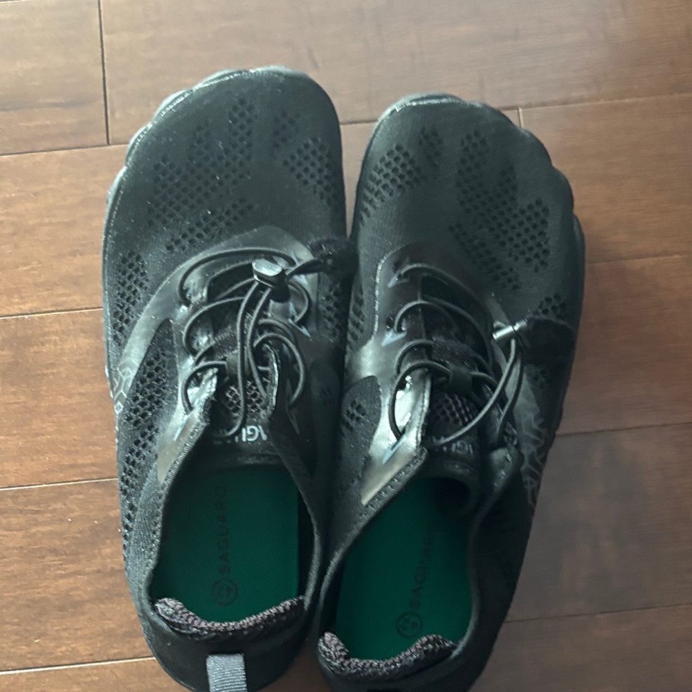 Barefoot Black Athletic Shoes for Women